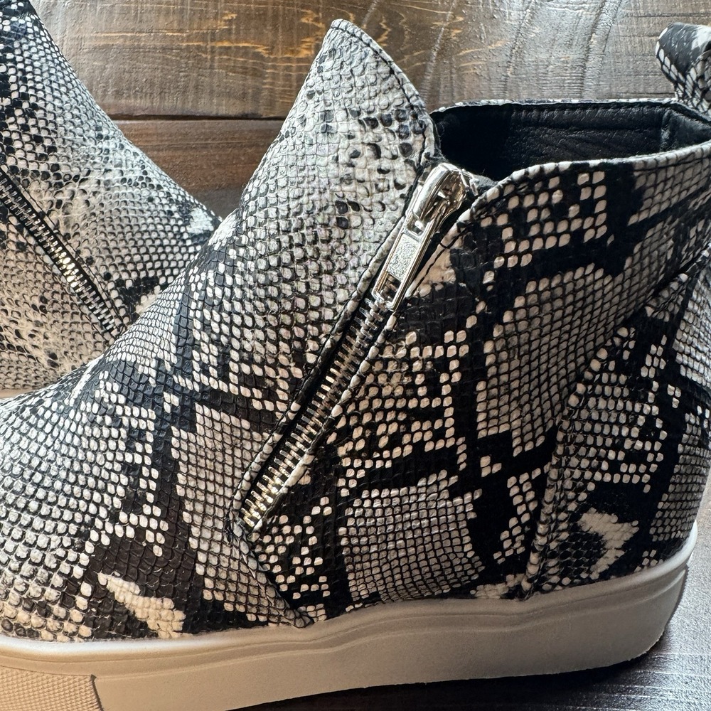 Nature Breeze Snake Print Sneaker Hidden Wedge Booties Women's Size 9 - Picture 7 of 15